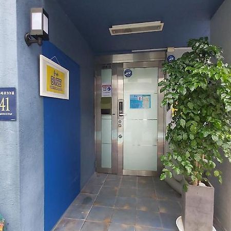 Buzz Guesthouse Hostel Сеул Екстер'єр фото