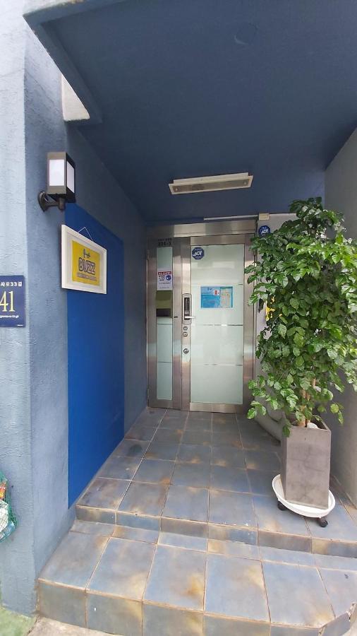 Buzz Guesthouse Hostel Сеул Екстер'єр фото