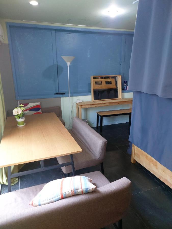 Buzz Guesthouse Hostel Сеул Екстер'єр фото