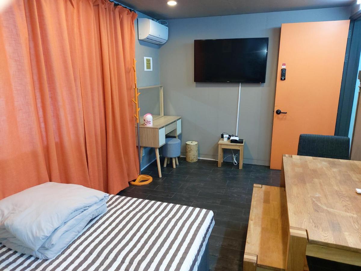 Buzz Guesthouse Hostel Сеул Екстер'єр фото