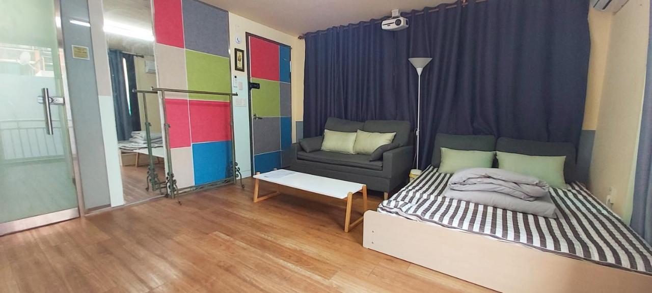 Buzz Guesthouse Hostel Сеул Екстер'єр фото