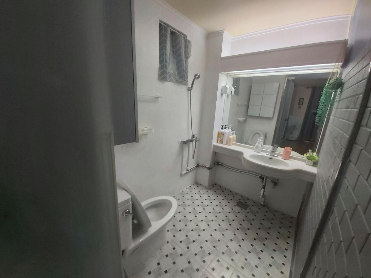 Buzz Guesthouse Hostel Сеул Екстер'єр фото